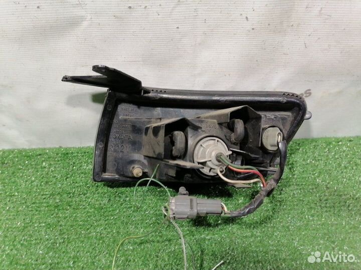 Габарит правый Toyota Chaser GX90 1GFE