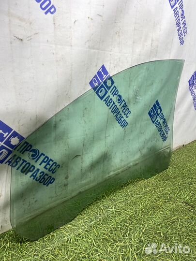 Стекло двери переднее правое Ford Focus 2 хэтчбек