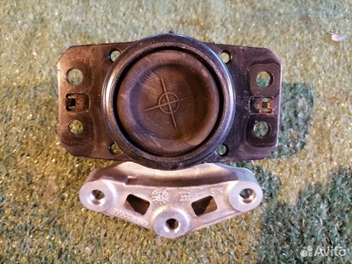 Опора двигателя (подушка двс) правая 9636270080 Pe