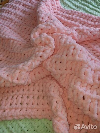 Пледы новые плюшевые