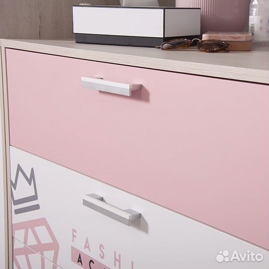 Шкафы, комод и письменный стол