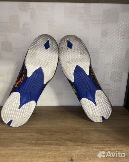 Футбольные бутсы adidas