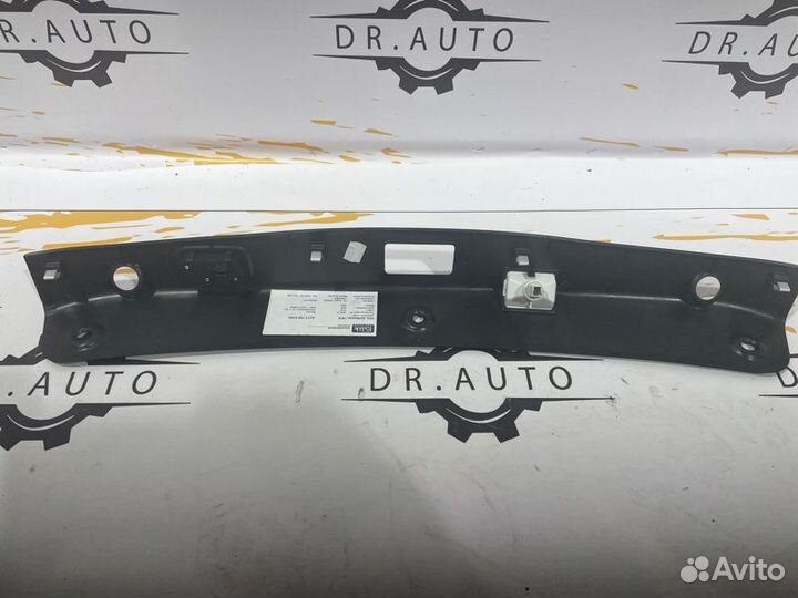 Обшивка на крышку багажника Mercedes W213 2.0D