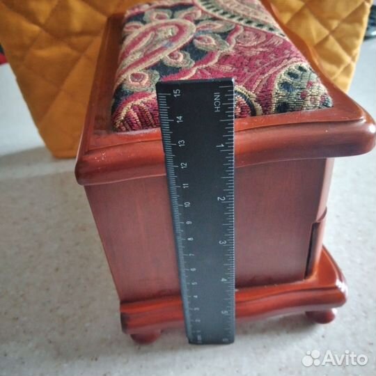 Деревянная шкатулка