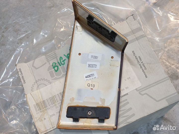 Крышка правая при пепельнице W220 A2207301289