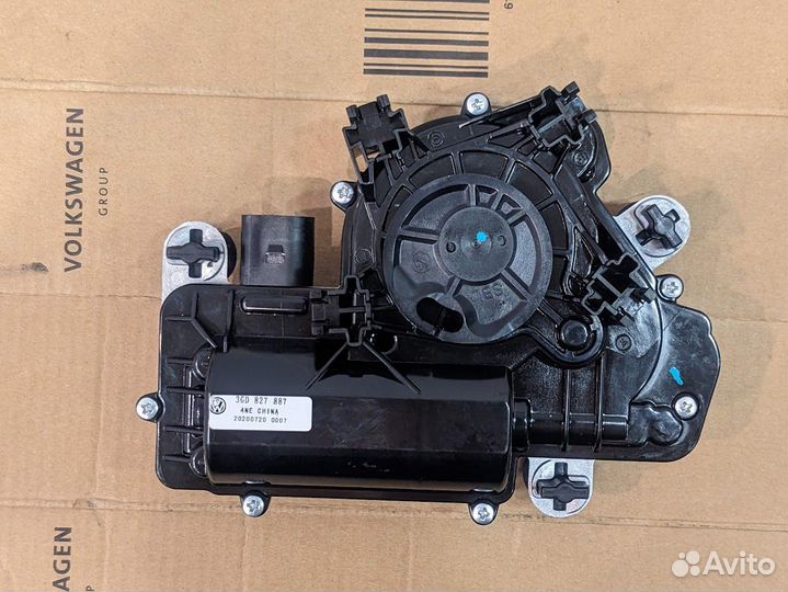 Двигатель доводчика двери багажного отсека