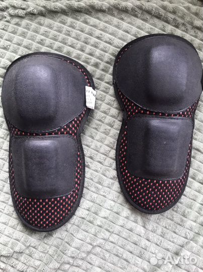 Подам наколенники