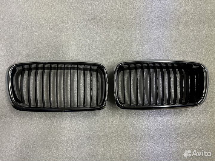 Ноздри решетки капота BMW E38 рестайлинг