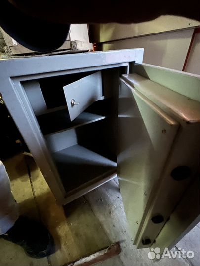 Сейф металлический