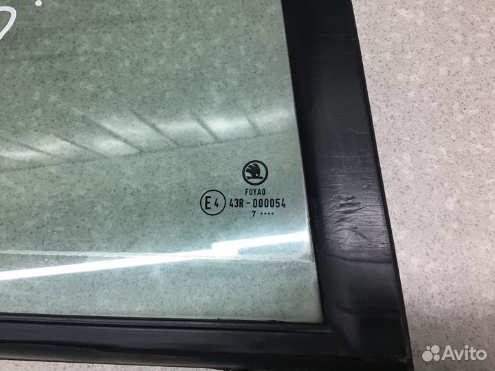 Стекло двери задней правой Skoda Rapid 2013-2020