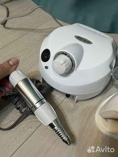 Набор для маникюра (аппарат и лампа)