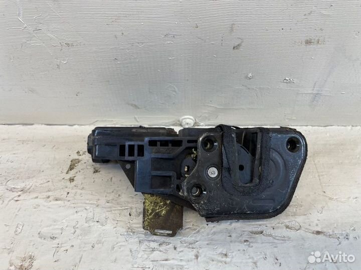 Замок двери передний правый Hyundai Elantra XD