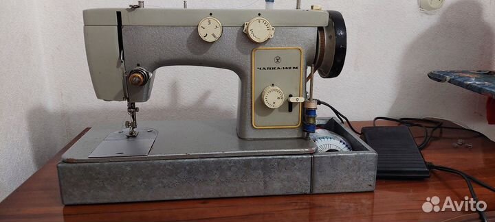Швейная машинка чайка 142м