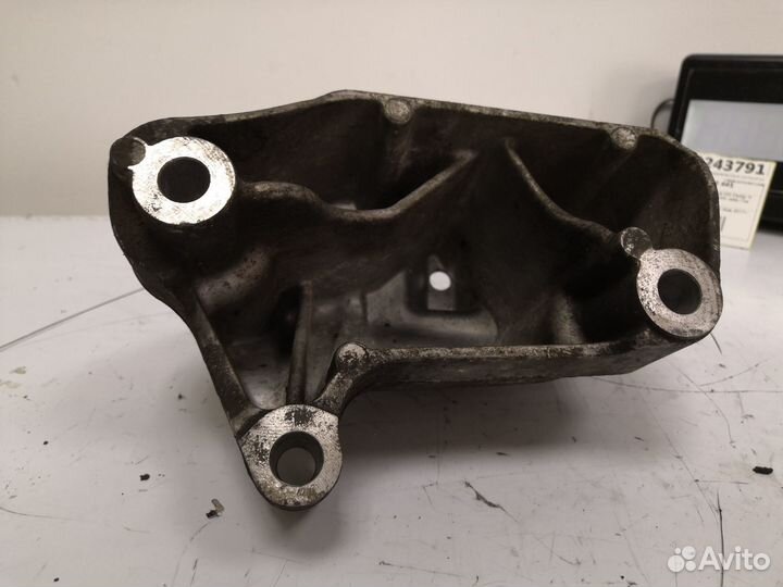 Б/У Кронштейн кпп левый#001