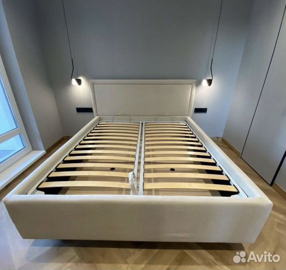 Кровать двухспальная с подьемным механизмом
