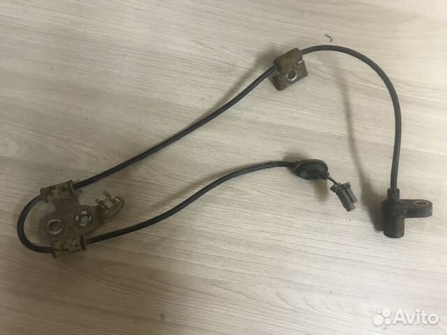 Датчик ABS передний правый Subaru Forester SG S11