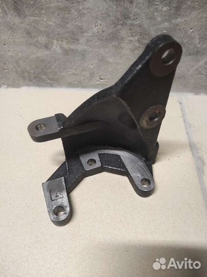 Кронштейн насоса гур ZF 406,405