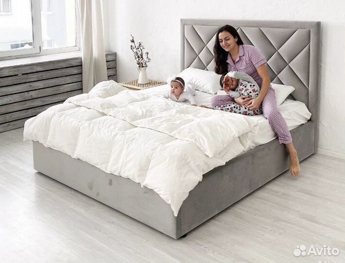 Кровать двухспальная с подьемным механизмом