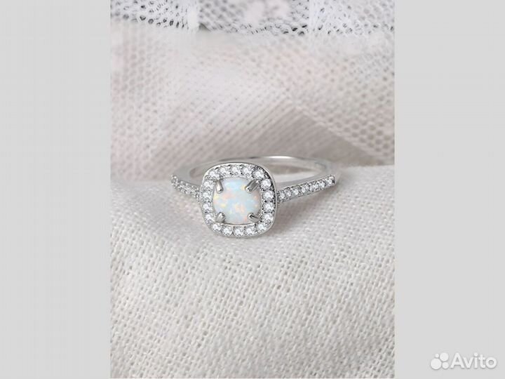 Кольцо с натуральным камнем с опалом