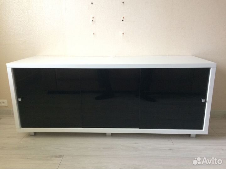 Тумба под телевизор белая