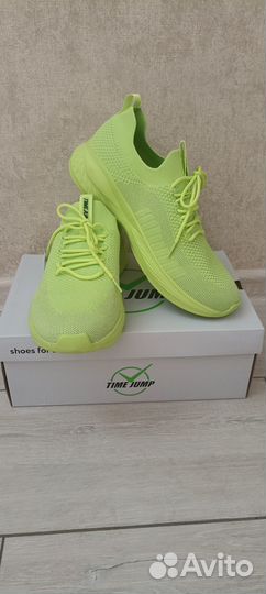 Кроссовки новые 40 размер