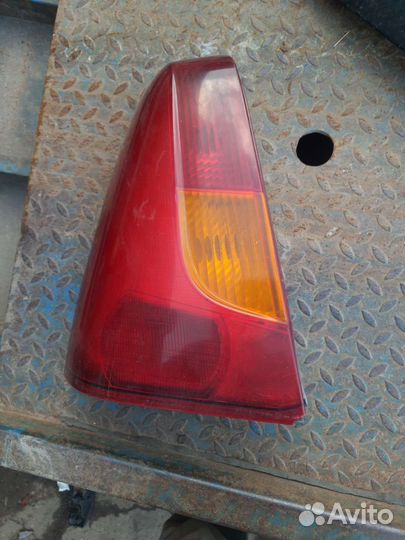 Фонарь задний левый на renault logan 1