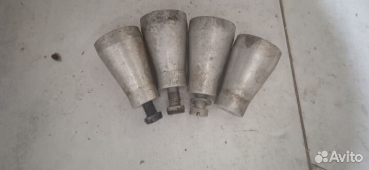 Ножки мет.695х50.Регулируемые100,27мм.Пластиковые