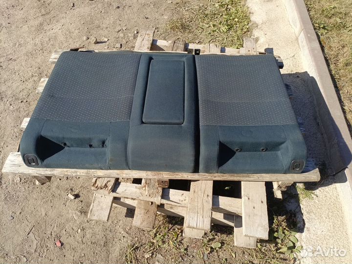 Спинка заднего сидения Mazda 323 BA