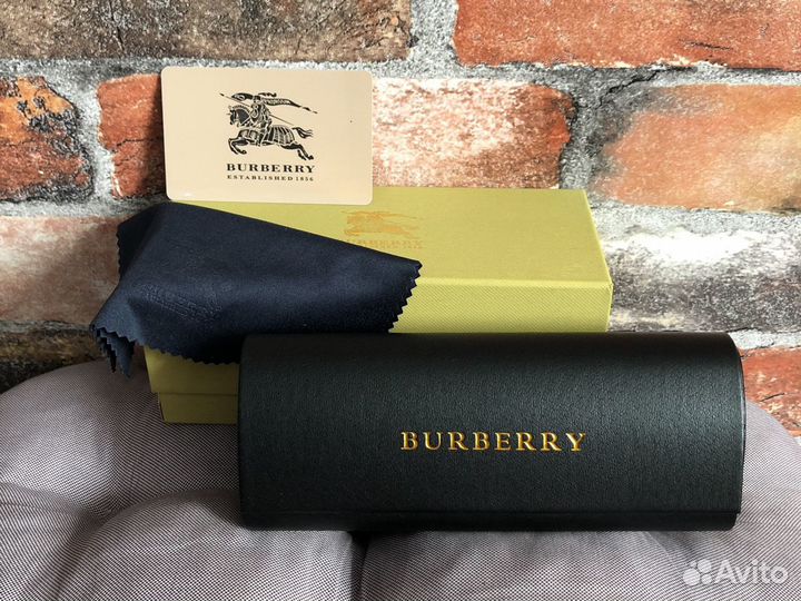 Солнцезащитные очки burberry