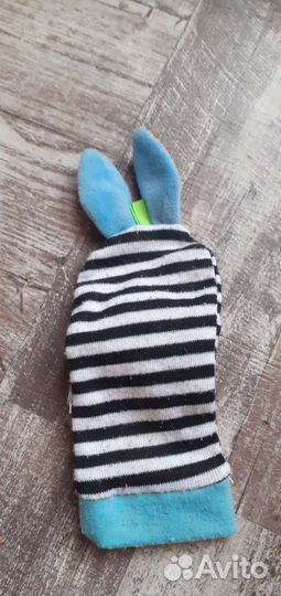 Игрушка погремушка в виде зебры на руку