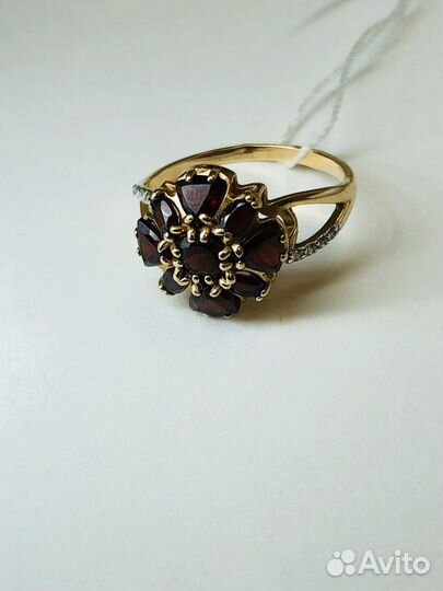 Золотое кольцо с гранатом