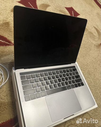 Macbook pro 13 2018 touch bar, 1000 гб