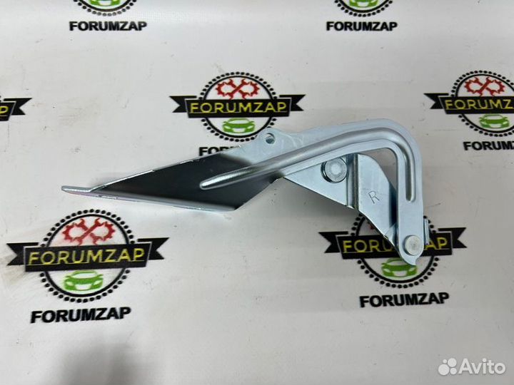 Петля капота передняя правая Ford Focus 2005-2011