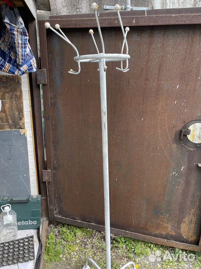 Вешалка для одежды напольная металлическая