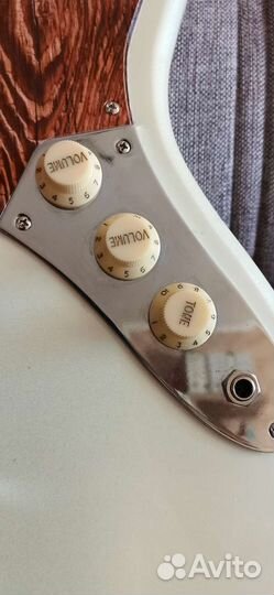 Бас-гитара безладовая Fender Jazz Bass Китай