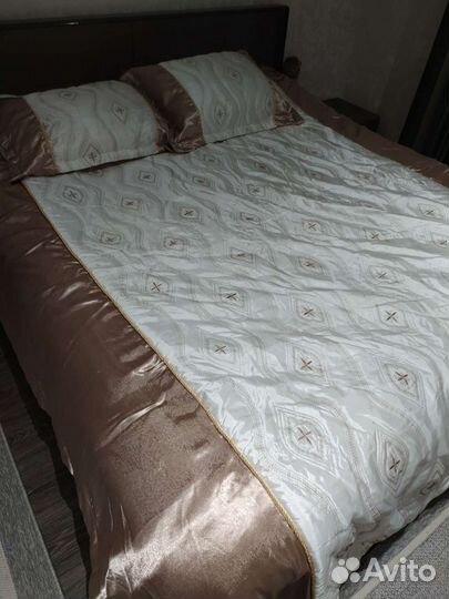 Покрывало новое и подушки
