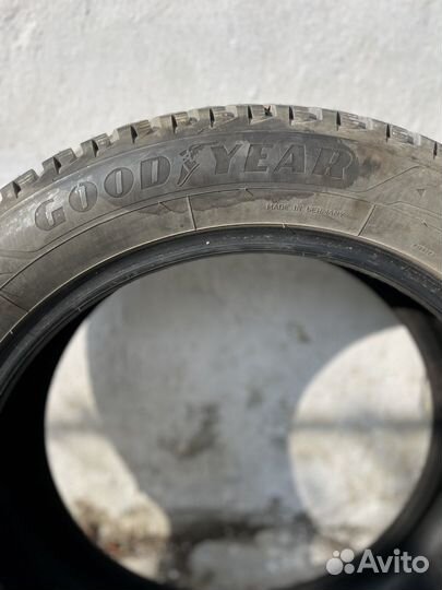 Goodyear UltraGrip 235/55 R19