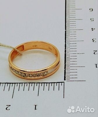 Кольцо с природным камнем Золото