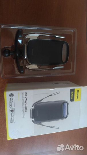 Автомобильный держатель с беспроводной зарядкой