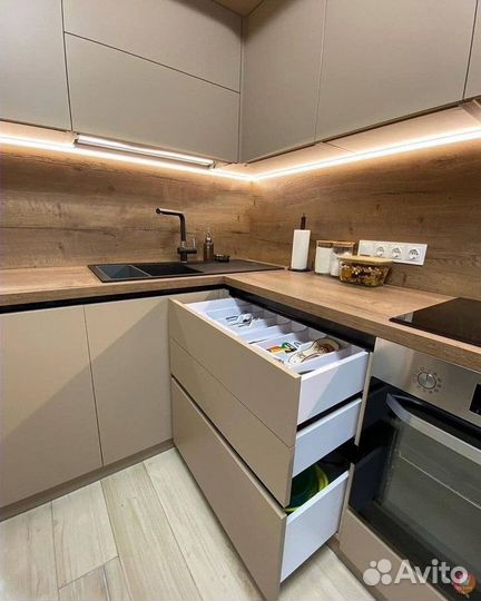 Кухня новая стильная