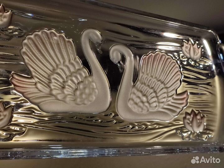 Винтажное блюдо лебеди