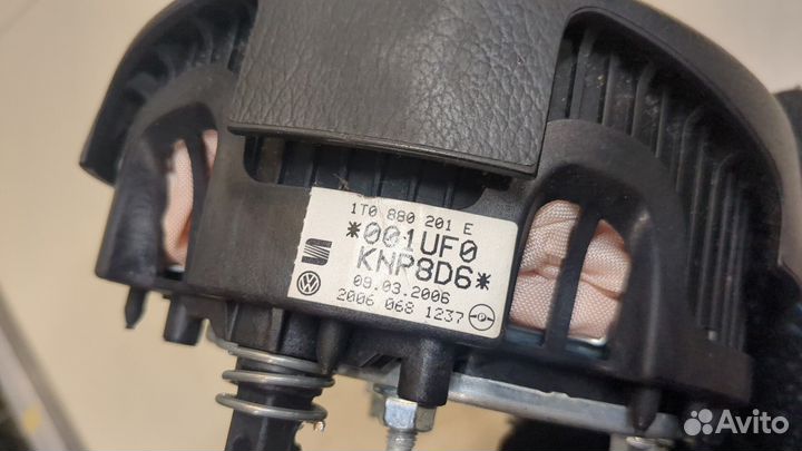 Подушка безопасности водителя Volkswagen Touran, 2006