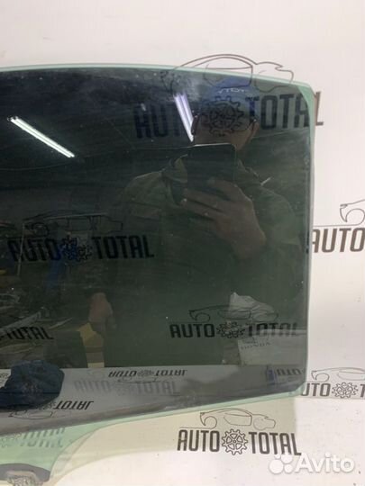 Стекло двери заднее левое Honda Civic 4D R18A2