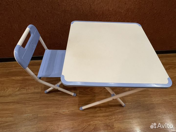 Столик со стульчиком
