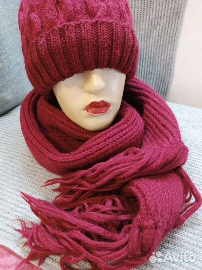 Комплект вязанный шапка шарф и варежки
