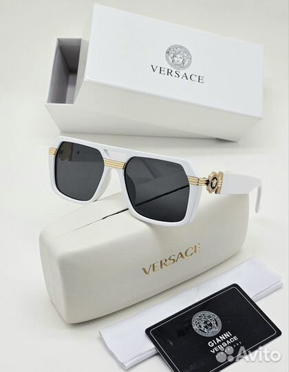 Солнцезащитные очки versace