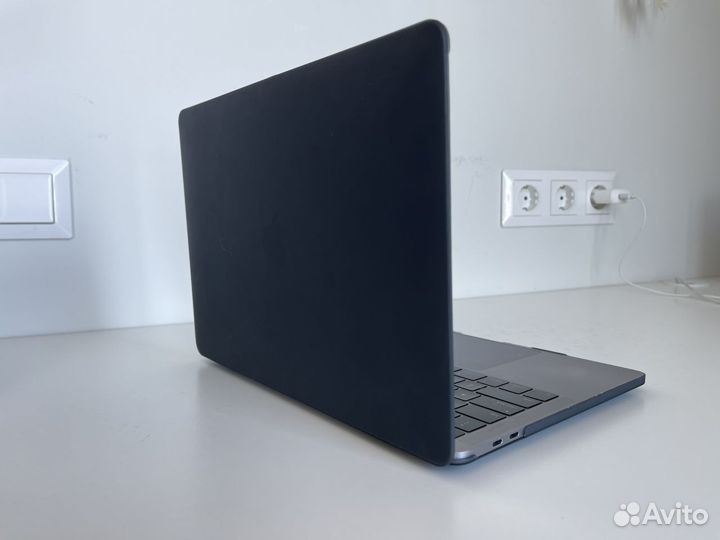 Защитный кейс для Macbook Pro 13' черный