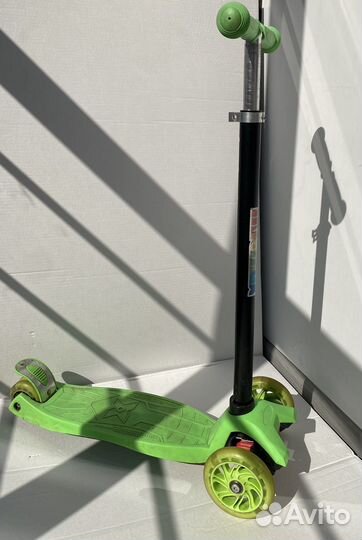Самокат детский со светящимися колесами