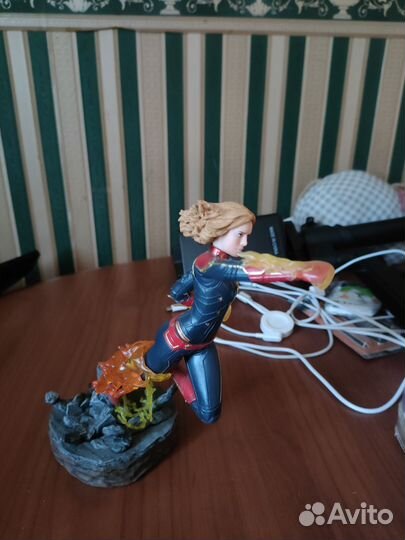 Коллекционная фигурка капитан Марвел