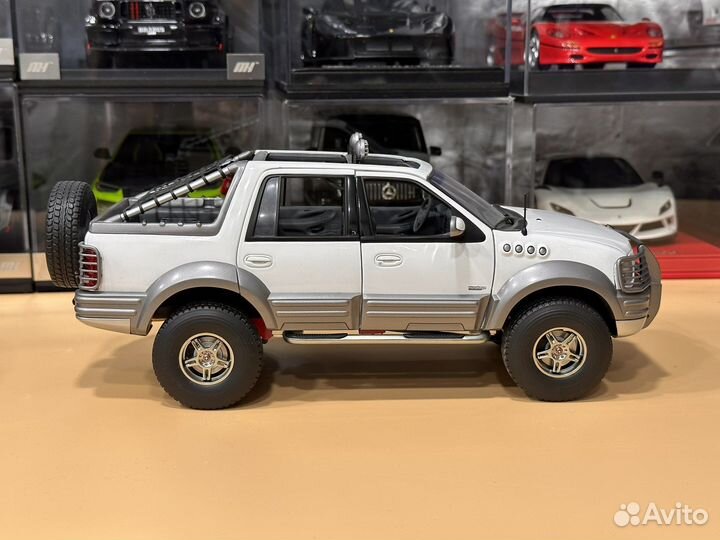 Auto Art Ford Himalaya Expedition (72781) 1:18